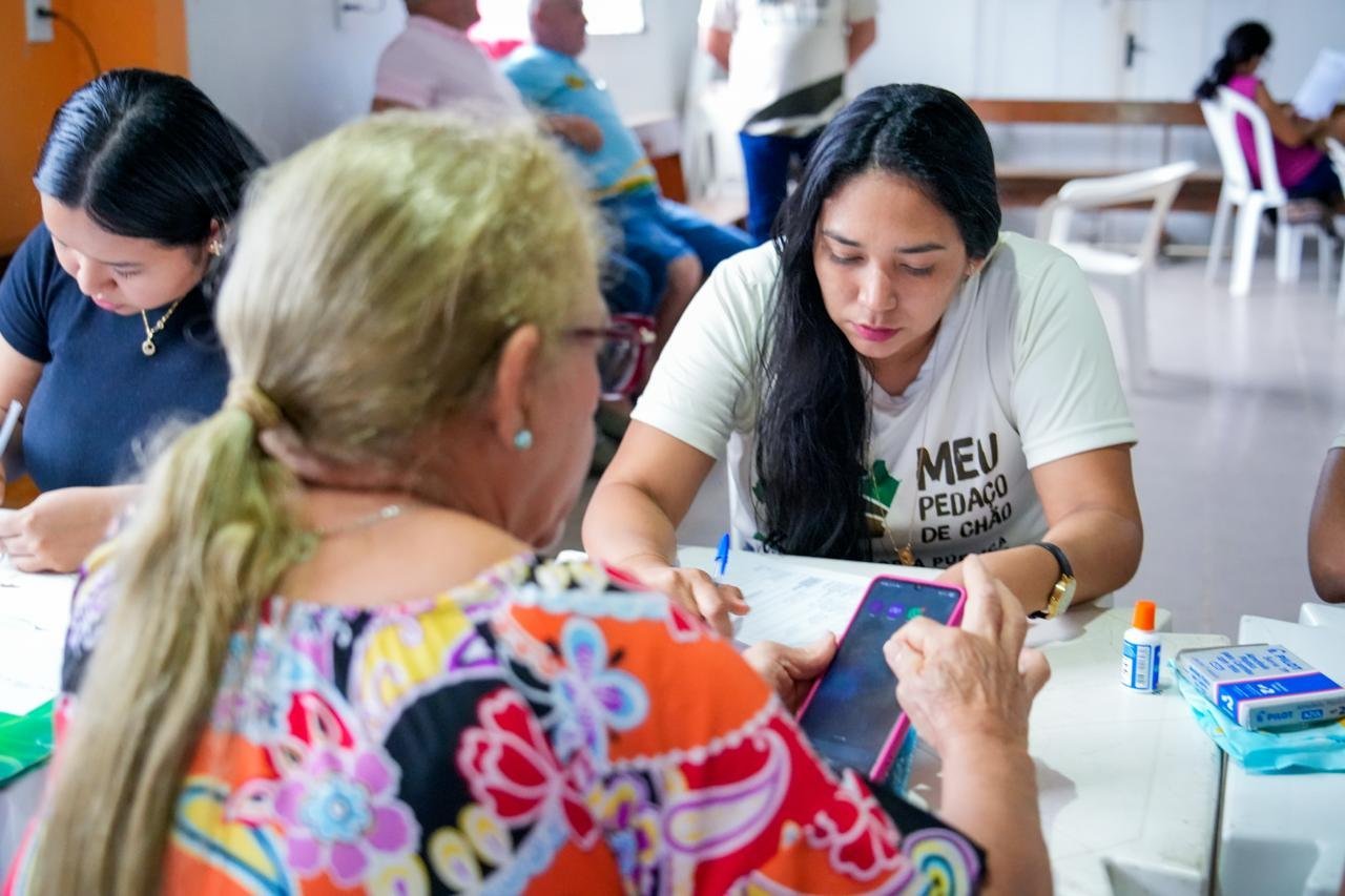 Defensoria Pública do Amazonas realiza atendimento jurídico gratuito sobre regularização de moradia no Centro de Convenções Vasco Vasques.