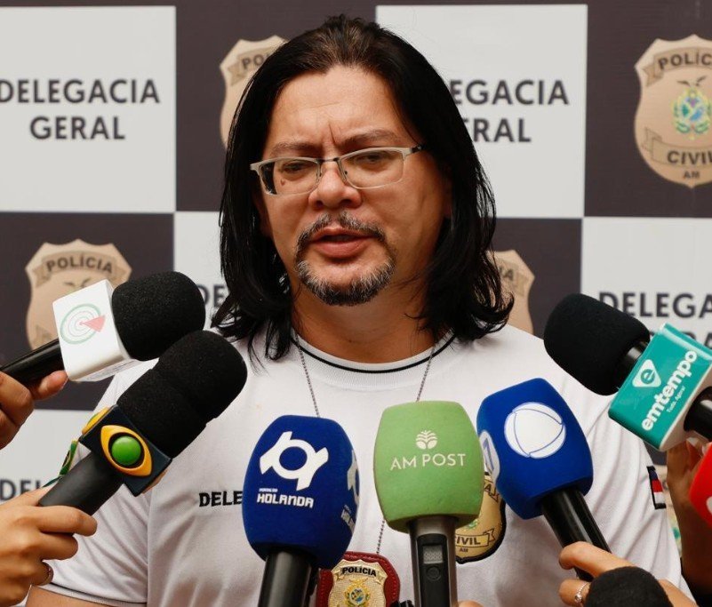 Momento da imobilização do delegado Fabiano Rosas durante abordagem policial em Manaus