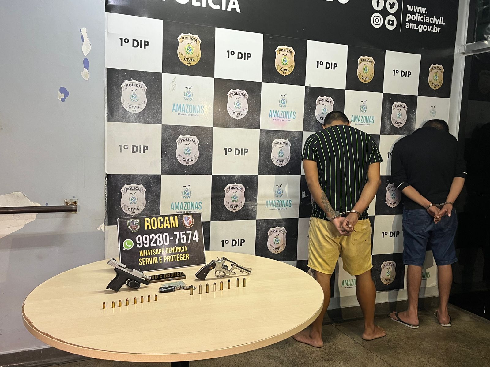 Policiais da Rocam em operação após assalto a loja de autopeças em Manaus.