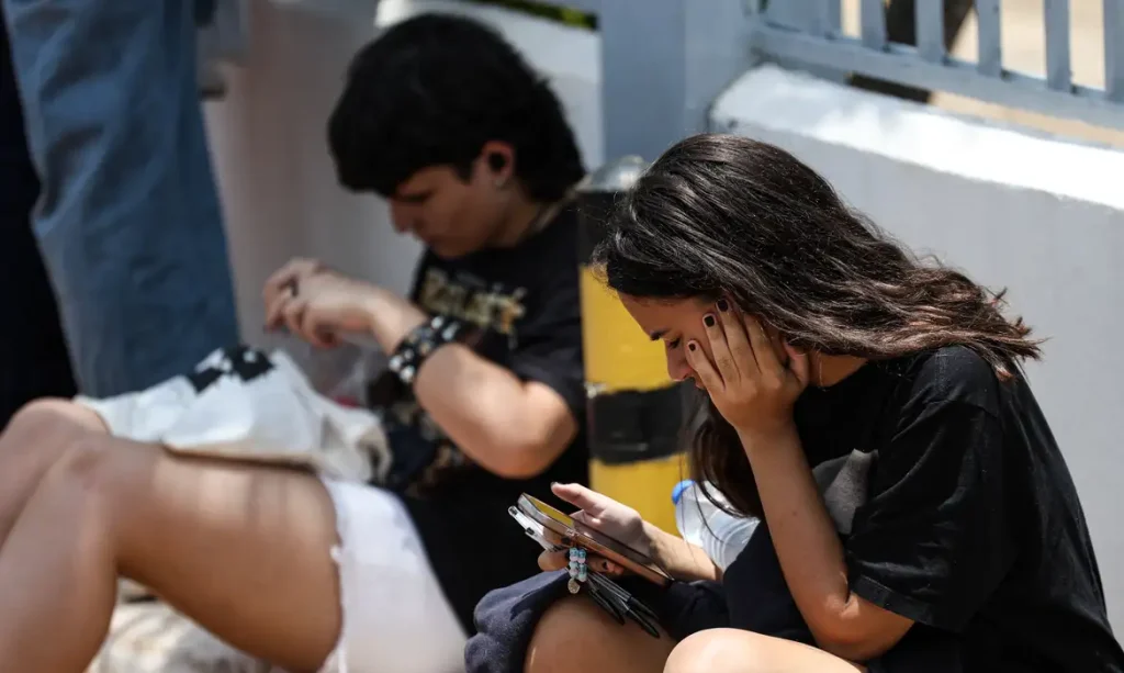 Estudante acessando a página do participante para solicitar a isenção da taxa de inscrição do Enem 2026.