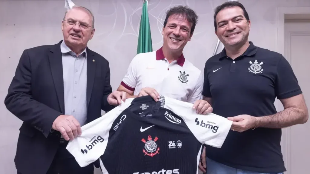 Fernando Diniz anunciado como novo técnico do Corinthians com contrato até 2026