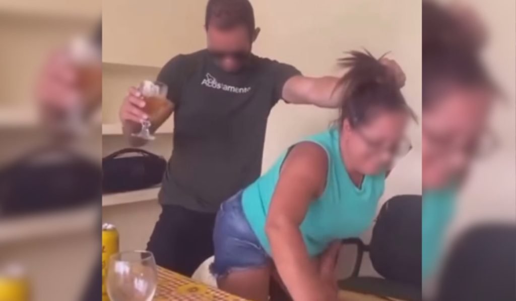 Captura de vídeo mostrando servidores em festa com bebidas em casa de apoio para pacientes com câncer em Minas Gerais