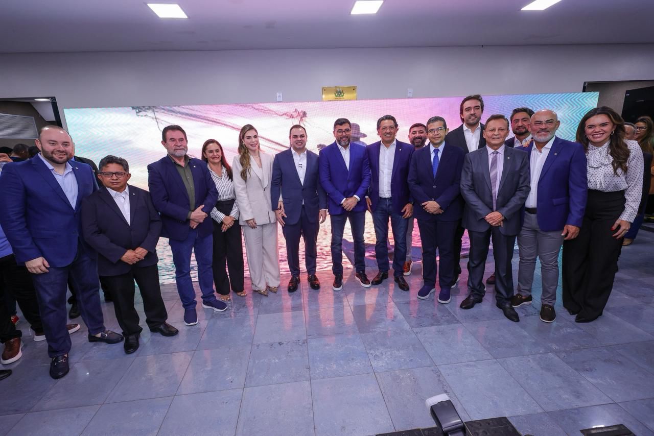 Governador interino Roberto Cidade durante a abertura do Feclam em Manaus com foco na capacitação de vereadores.