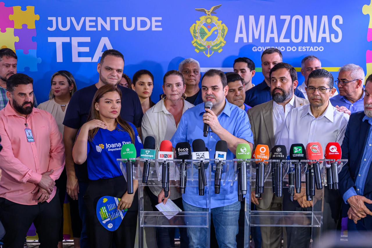 Governador Roberto Cidade durante inauguração do Centro de Atenção Integral Juventude TEA em Manaus para adolescentes autistas.