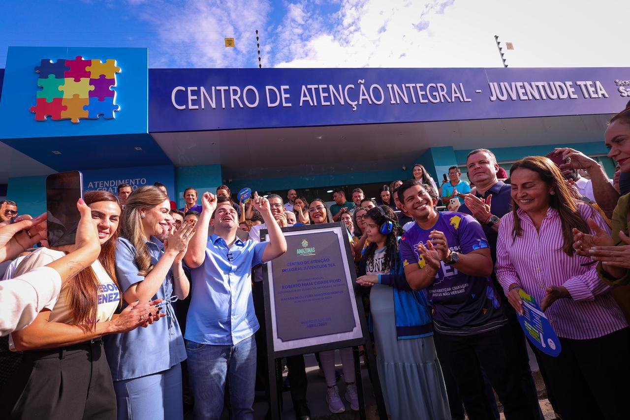 Governador Roberto Cidade durante inauguração do Centro de Atenção Integral Juventude TEA em Manaus para adolescentes autistas.