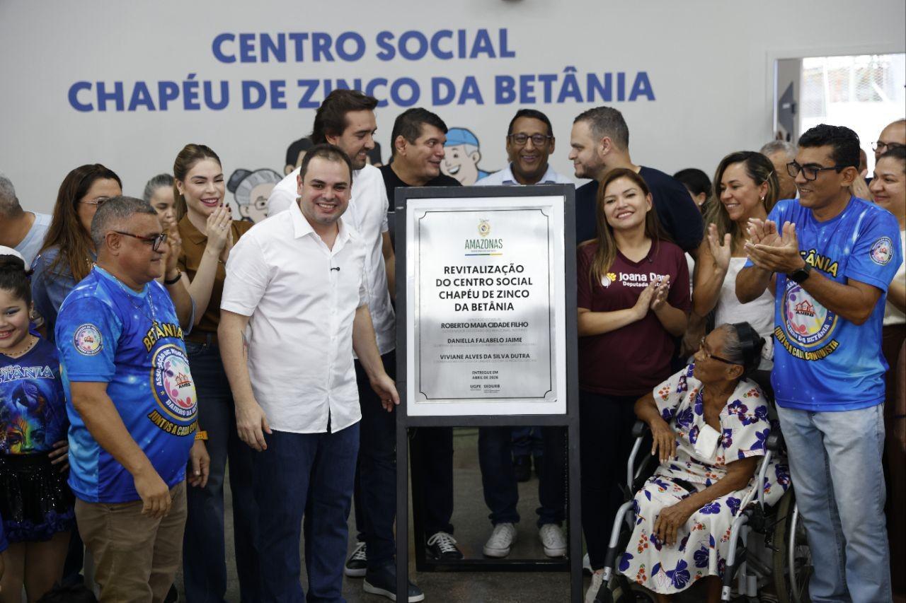 Governador Roberto Cidade durante a inauguração da reforma do Centro Social Chapéu de Zinco no bairro Betânia em Manaus.