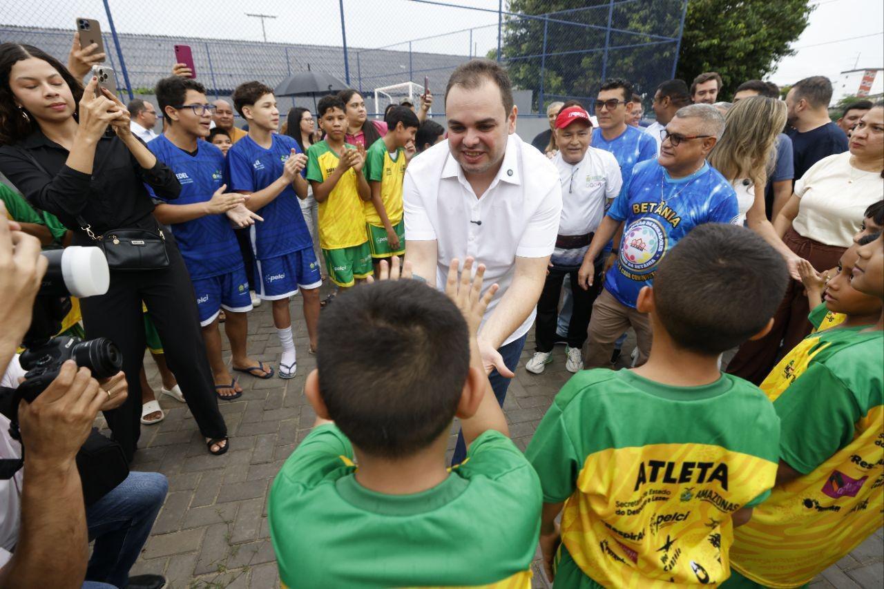 Governador Roberto Cidade durante a inauguração da reforma do Centro Social Chapéu de Zinco no bairro Betânia em Manaus.