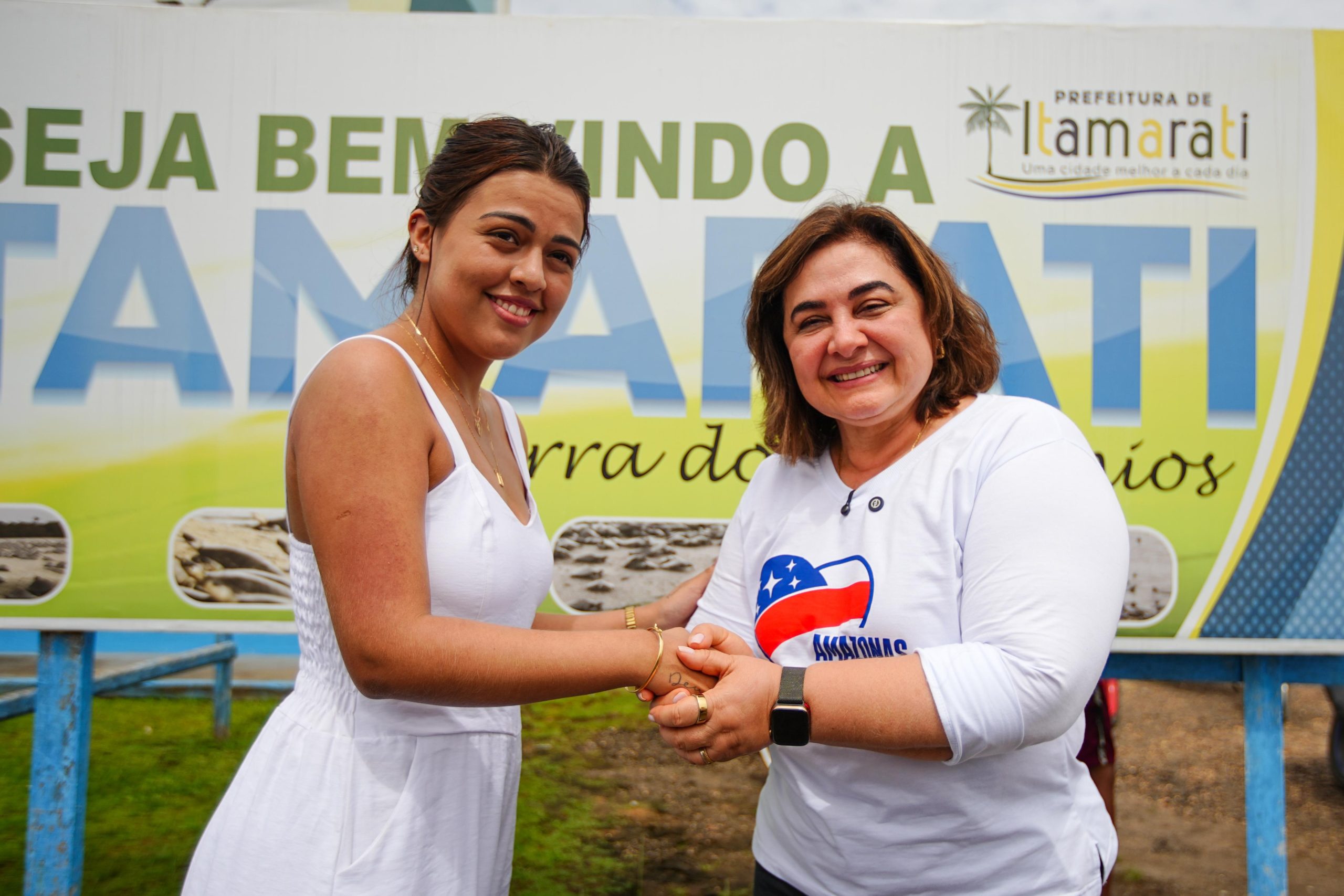 Professora Maria do Carmo em reunião com moradores de Itamarati no Amazonas.