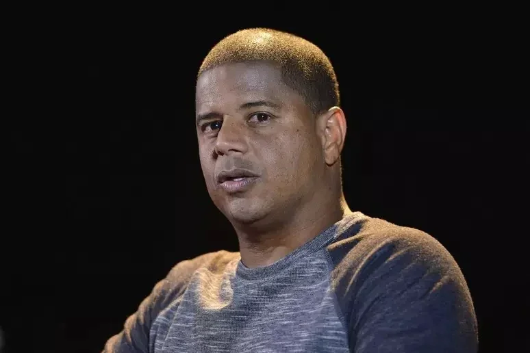 foto do ex-jogador marcelinho carioca em destaque