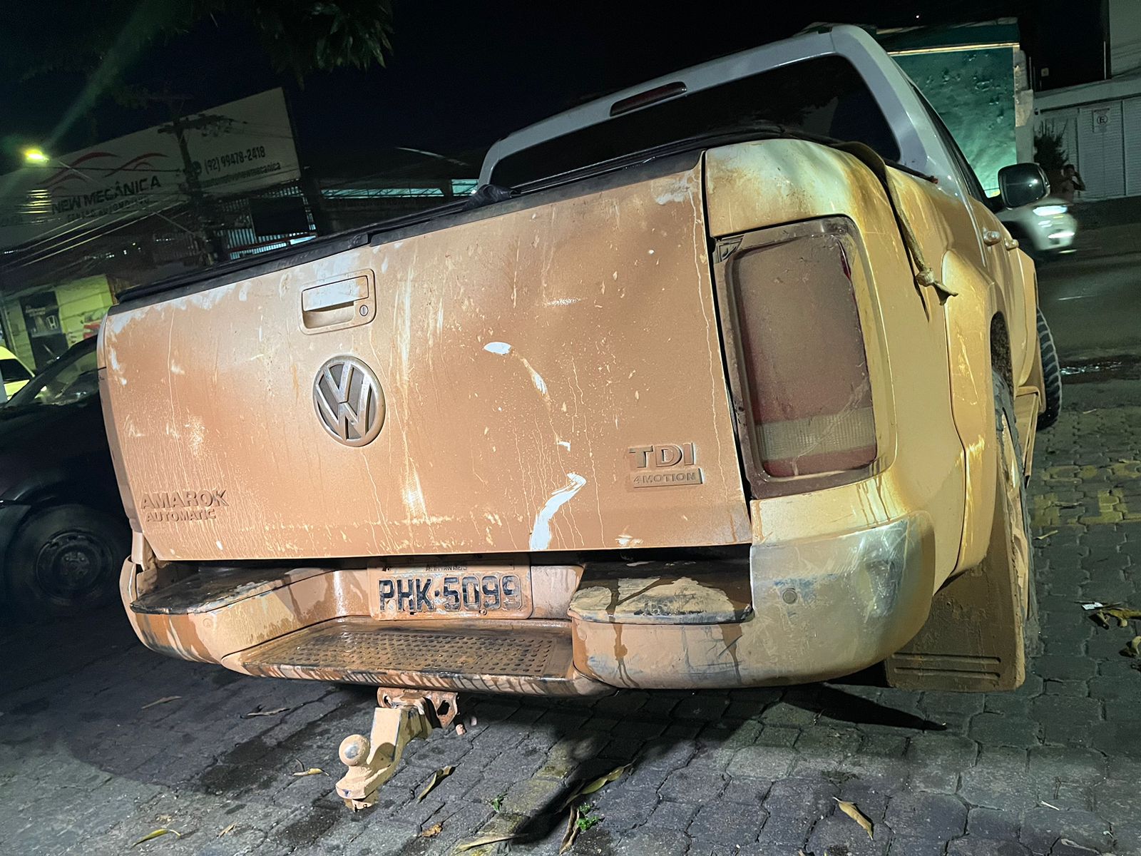 Caminhonete Amarok apreendida com drogas e peixes na região da Ceasa em Manaus