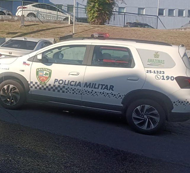 Viatura da Polícia Militar do Amazonas atendendo ocorrência de violência doméstica no bairro Bairro da Paz em Manaus.