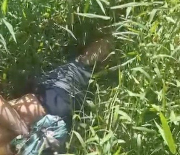 Vista de uma área de mata isolada pela polícia em Manacapuru onde corpo foi localizado.