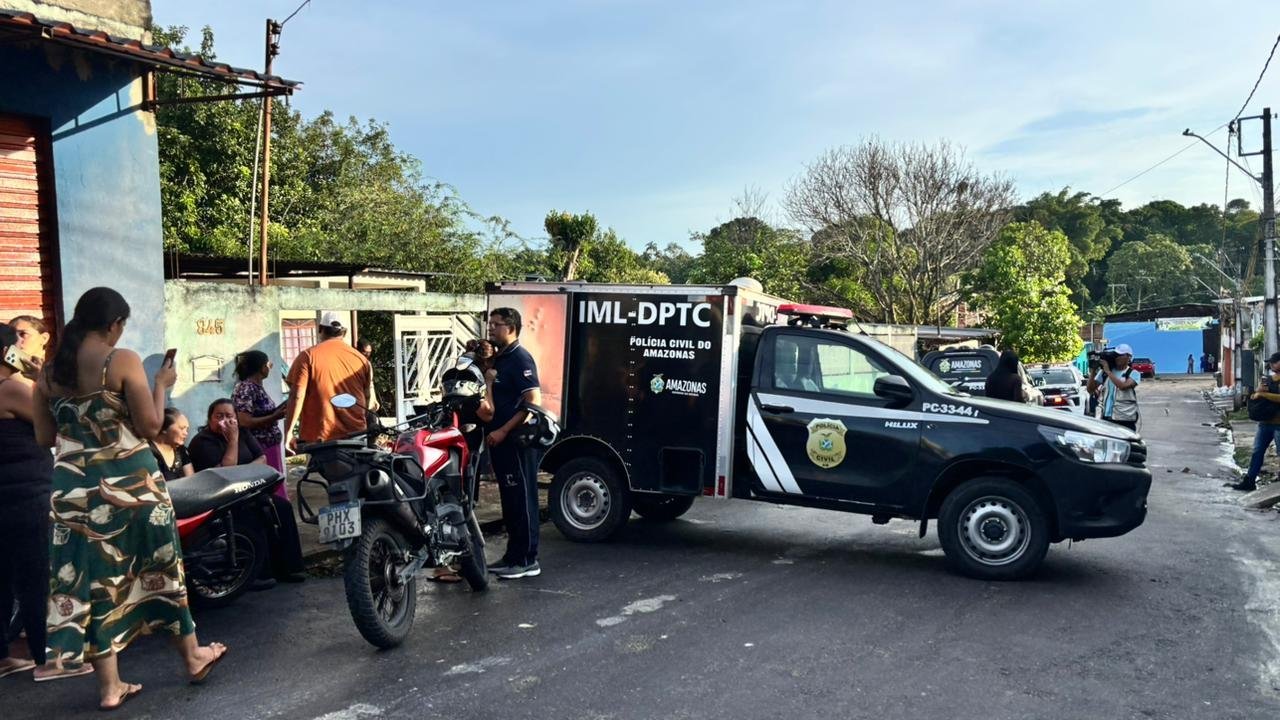 Fachada da residência onde uma idosa foi morta durante um assalto no bairro Colônia Terra Nova em Manaus.