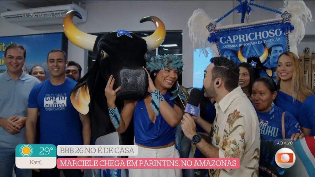 Marciele Albuquerque sendo recebida por multidão de torcedores do Boi Caprichoso no aeroporto de Parintins após o reality bbb 26.