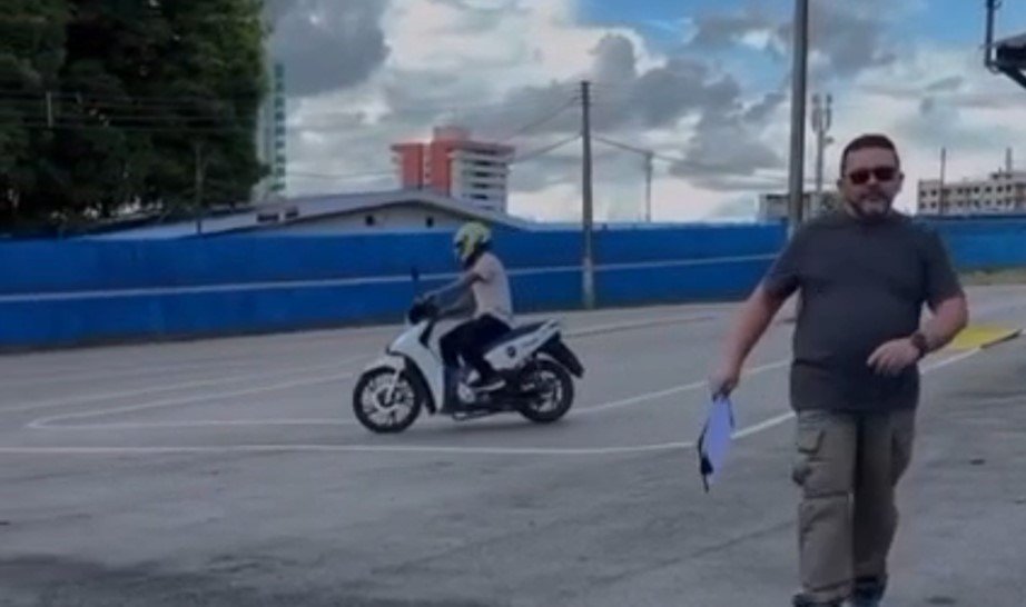 Instrutora de autoescola relata agressão sofrida por examinador do detran am em manaus