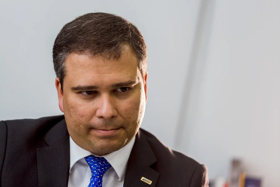 Operação da Polícia Civil contra corrupção e lavagem de dinheiro no Banco de Brasília.