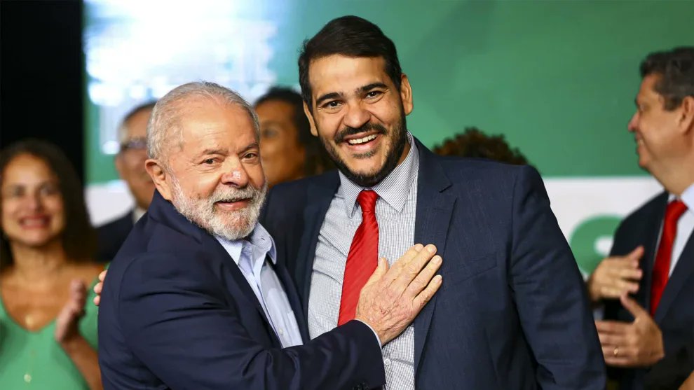 Presidente Lula e o advogado geral da uniao Jorge Messias em destaque
