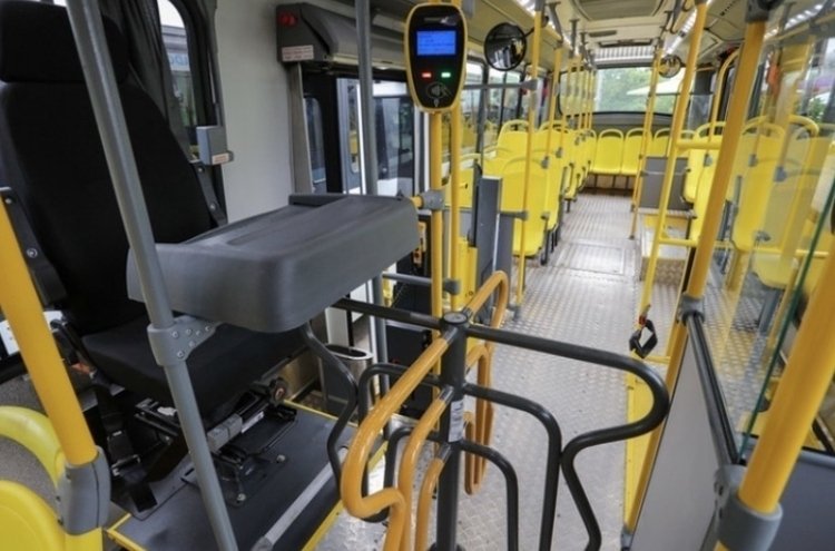 Ônibus do transporte público de Manaus operando na nova linha C-901 entre as zonas leste e oeste.