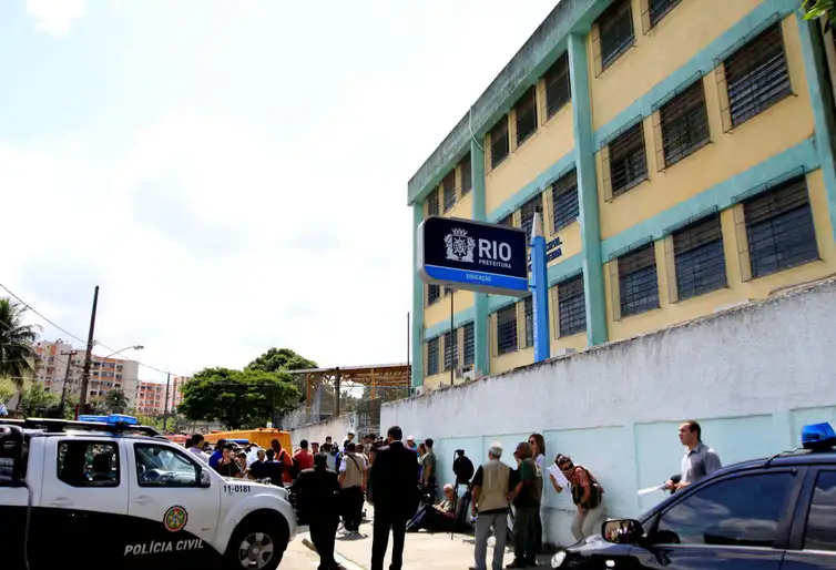 Fachada da escola municipal tasso da silveira em realengo no rio de janeiro local do massacre de 2011