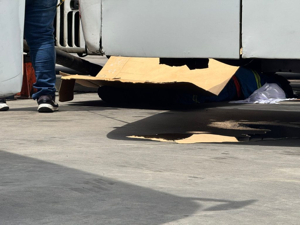 Equipes de socorro no Terminal 7 em Manaus após acidente fatal com mecânico durante manutenção de ônibus