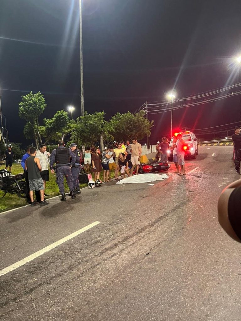 Local de acidente fatal envolvendo motociclista na avenida Torquato Tapajós em Manaus