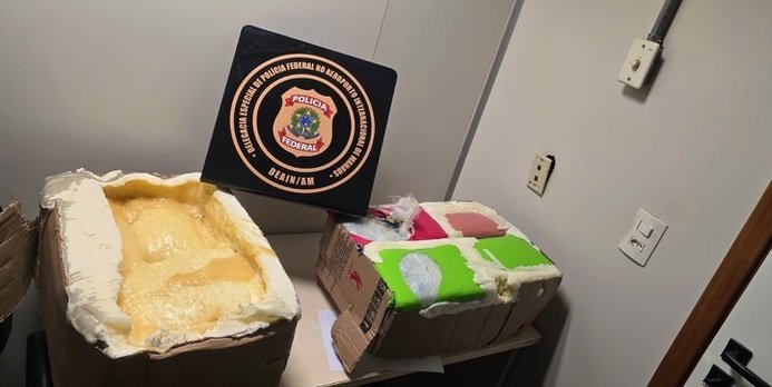 Polícia Federal apreende malas com tabletes de skunk no Aeroporto Eduardo Gomes em Manaus.