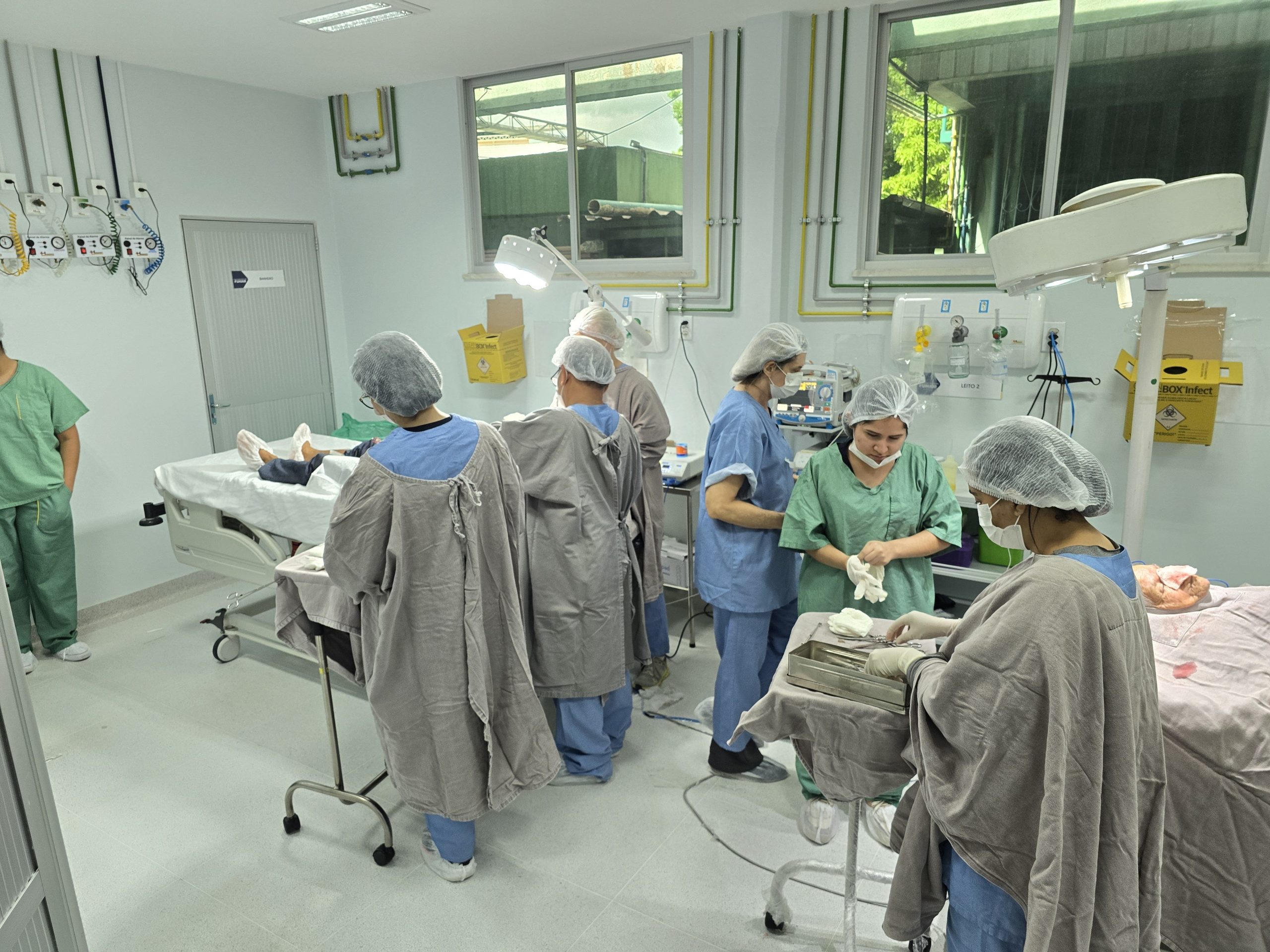 equipe médica da fundação alfredo da matta realiza cirurgias dermatológicas em manaus