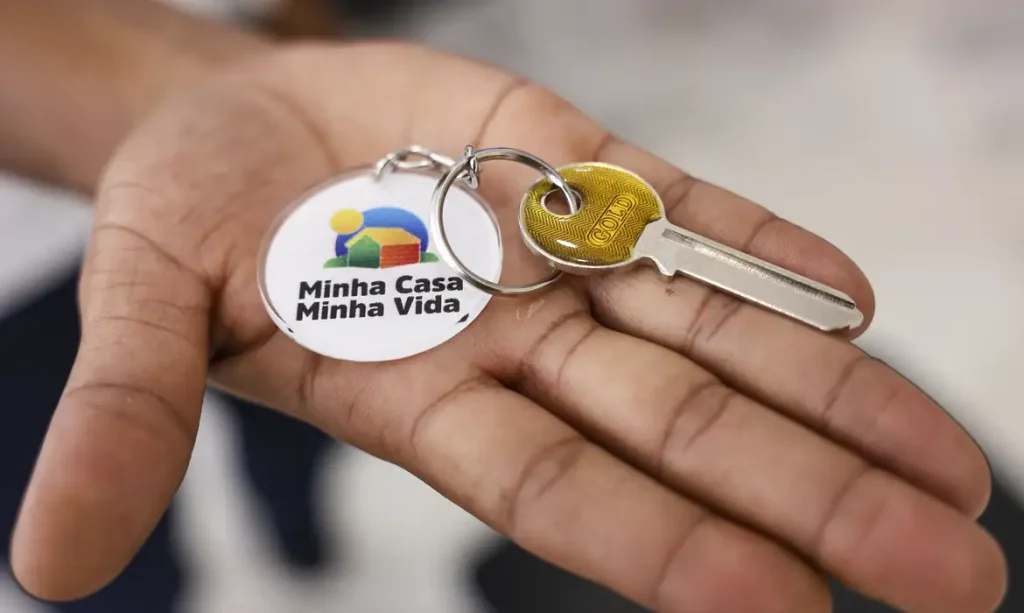 Fachada de casas populares financiadas pelo programa Minha Casa Minha Vida do governo federal