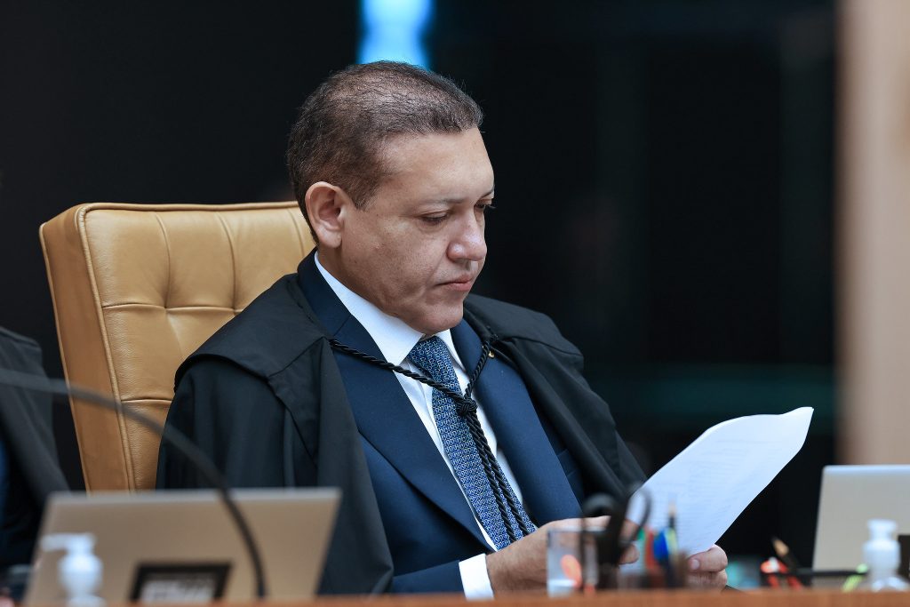 O ministro Nunes Marques do Supremo Tribunal Federal durante sessão oficial