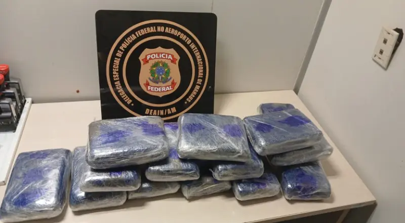 Tabletes de maconha apreendidos pela policia federal dentro de uma mala no aeroporto de manaus