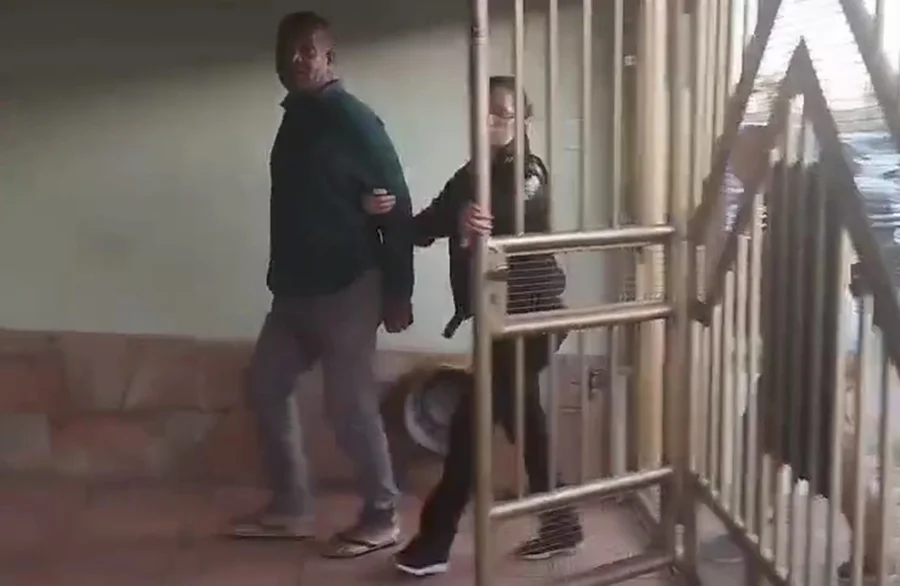 Representação da justiça em caso de pastor condenado por estupro de vulnerável contra fiéis no distrito federal.