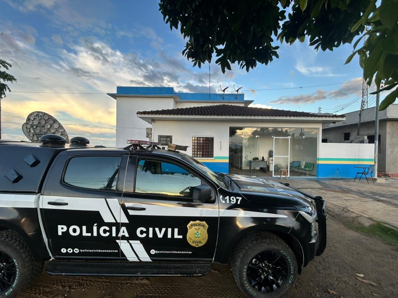 Policial civil realiza prisão de homem suspeito de envolvimento em crime de tortura contra jovem no Amazonas.