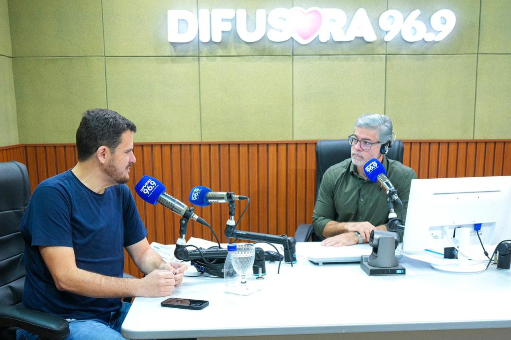 Prefeito Renato Junior durante anúncio de prioridades de gestão para a cidade de Manaus