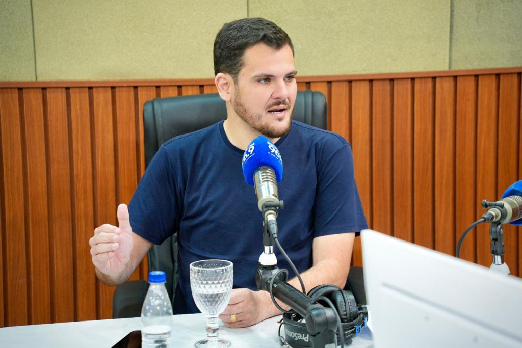Prefeito Renato Junior durante anúncio de prioridades de gestão para a cidade de Manaus