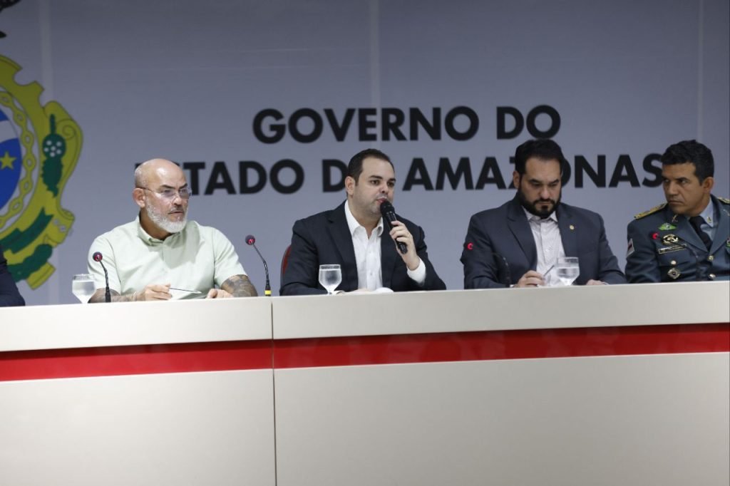 Governador interino Roberto Cidade durante cerimônia de posse de 60 oficiais da Polícia Militar do Amazonas