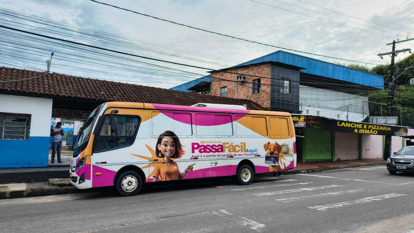 Atendimento do Sinetram Itinerante para emissão de cartões de transporte em Manaus.