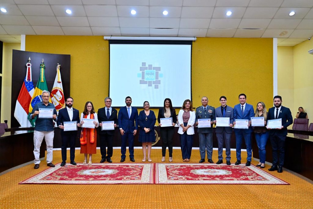 Representantes de órgãos públicos durante cerimônia de premiação do ranking de acessibilidade digital do ministério público.