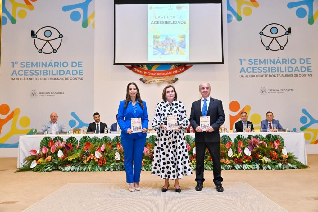 Autoridades e palestrantes na abertura do primeiro seminário de acessibilidade da região norte no tribunal de contas do amazonas