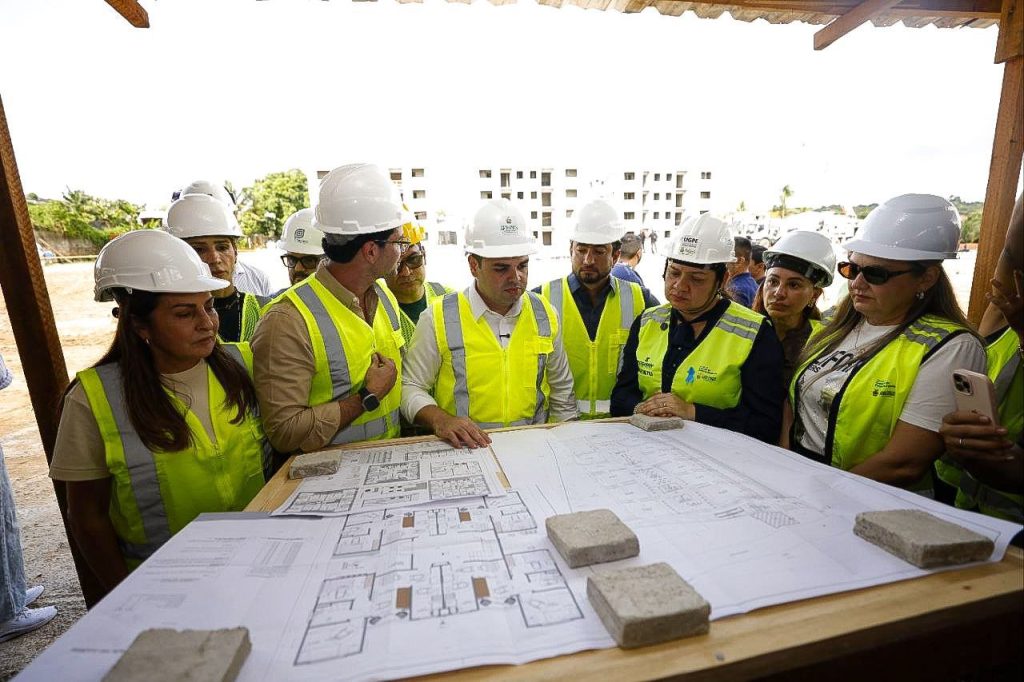 Governador Roberto Cidade vistoria as obras de construção do Residencial Tarumã em Manaus pelo programa Amazonas Meu Lar
