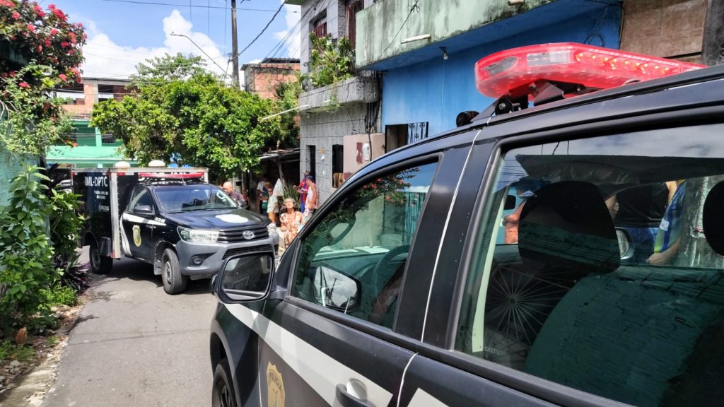 Pedreiro morre eletrocutado após encostar ferramenta em fiação de alta tensão no bairro Betânia em Manaus.