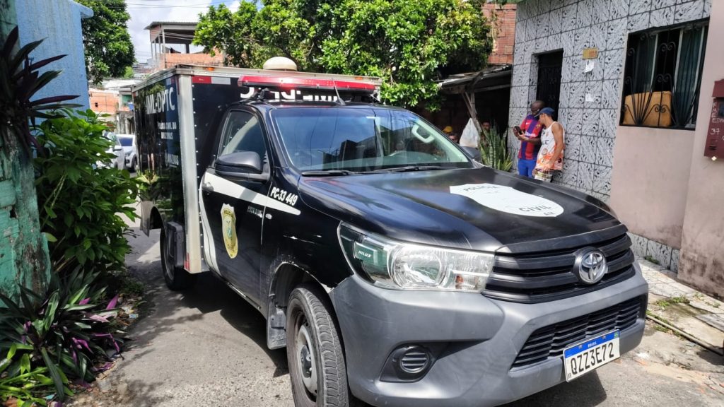 Pedreiro morre eletrocutado após encostar ferramenta em fiação de alta tensão no bairro Betânia em Manaus.
