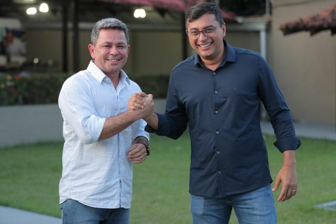 Fotografia de documento oficial assinado pelo governador Wilson Lima formalizando sua renúncia irrevogável ao cargo no Amazonas.