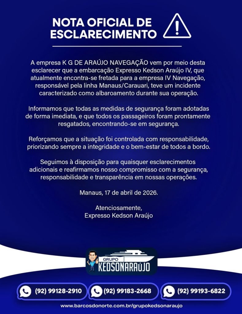 Lancha de passageiros Expresso Kedson Araujo 4 parada em meio a uma plantação de laranjas após sair do leito do rio no Amazonas.