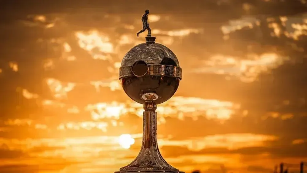 logotipo oficial da copa libertadores da america sobre fundo neutro representando a competicao