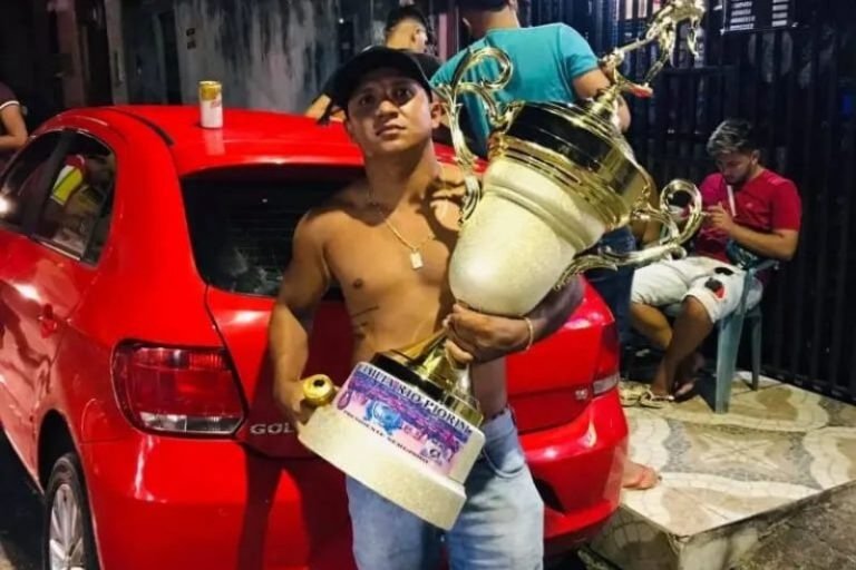 Fachada de residência no bairro Rio Piorini onde ocorreu o ataque a tiros contra Fernando Mendes em Manaus.