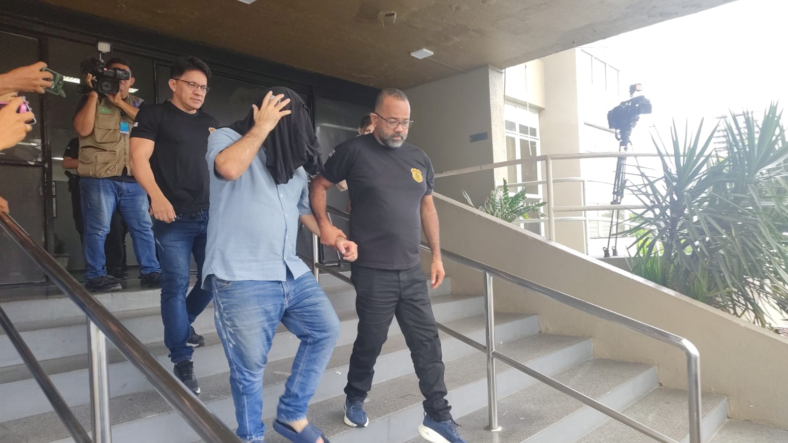 imagem da operação policial em manaus contra agiotagem e extorsão