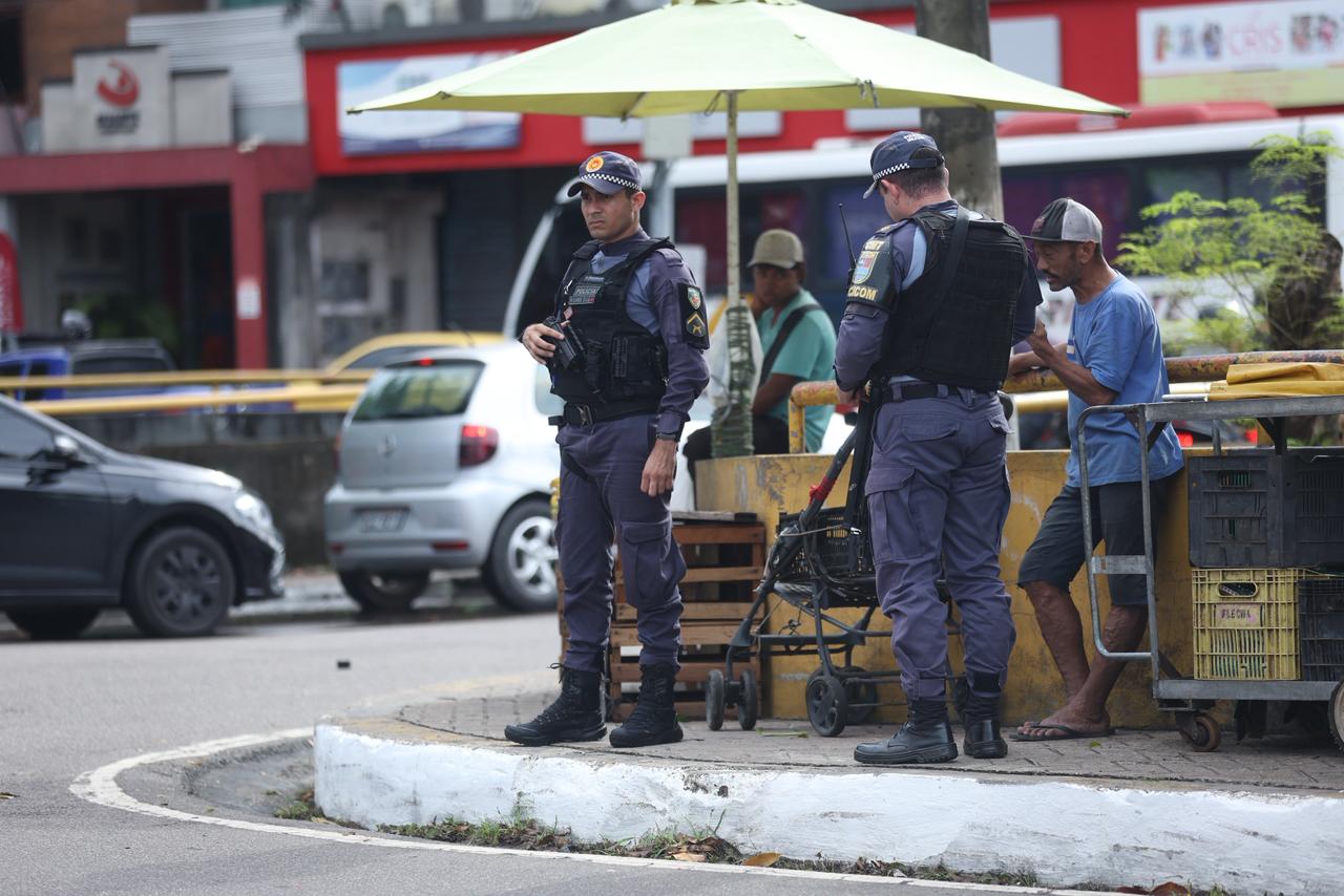 patrulhamento ostensivo na zona oeste de Manaus durante a operação segurança presente
