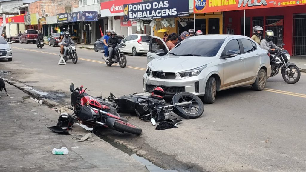 acidente entre carro e motocicletas no conjunto canaranas em manaus