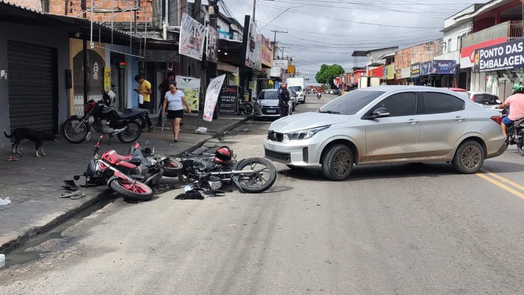 acidente entre carro e motocicletas no conjunto canaranas em manaus