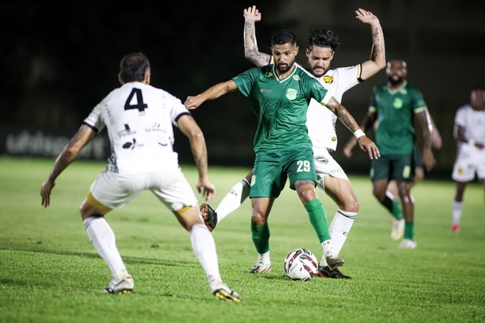 Partida entre Amazonas FC e Floresta-CE na Série C do Campeonato Brasileiro